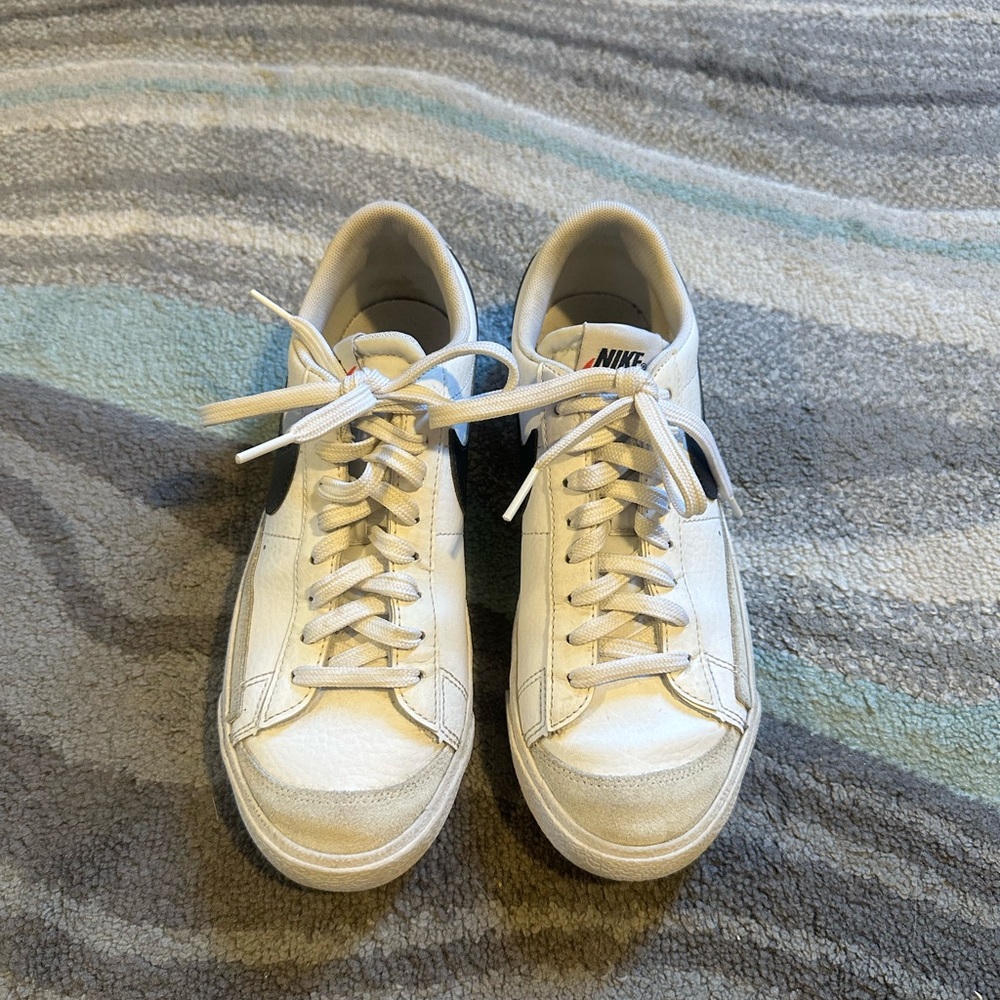 NIKE LOW BLAZERS